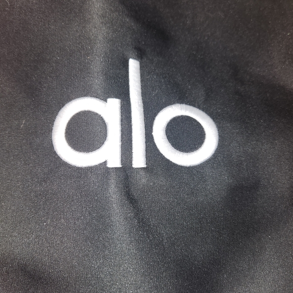 ALO Yoga Black Tote Bag - Picture 2 of 6
